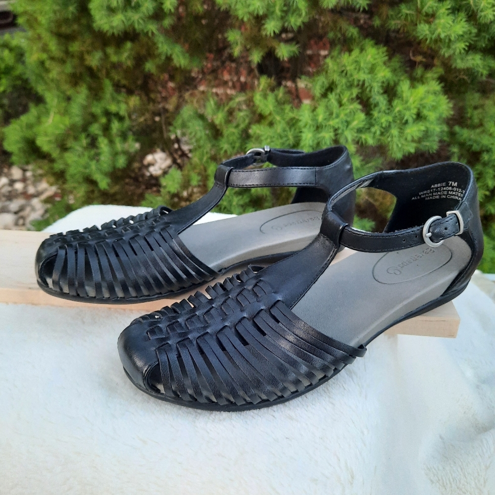 Bare Traps Abbie Huarache T Strap Ankle Strap Comfort Sandals Flats 7 Black NEW